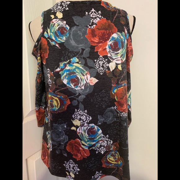 Charcoal Gray Cold Shoulder Floral Top - Picture 5 of 8